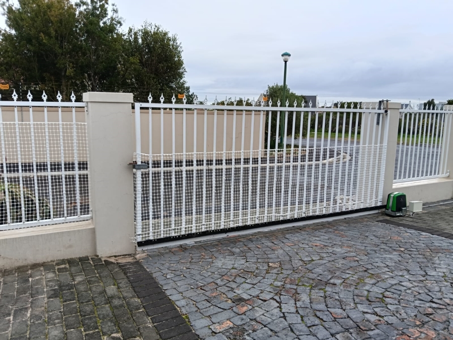 To Let 3 Bedroom Property for Rent in Sandbaai Western Cape